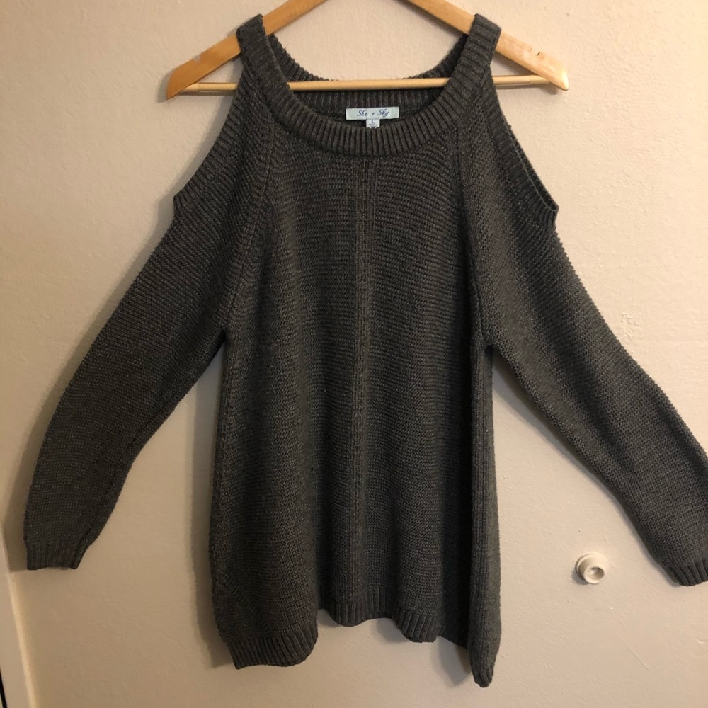 Gray Off-the-shoulder sweater— Size Large